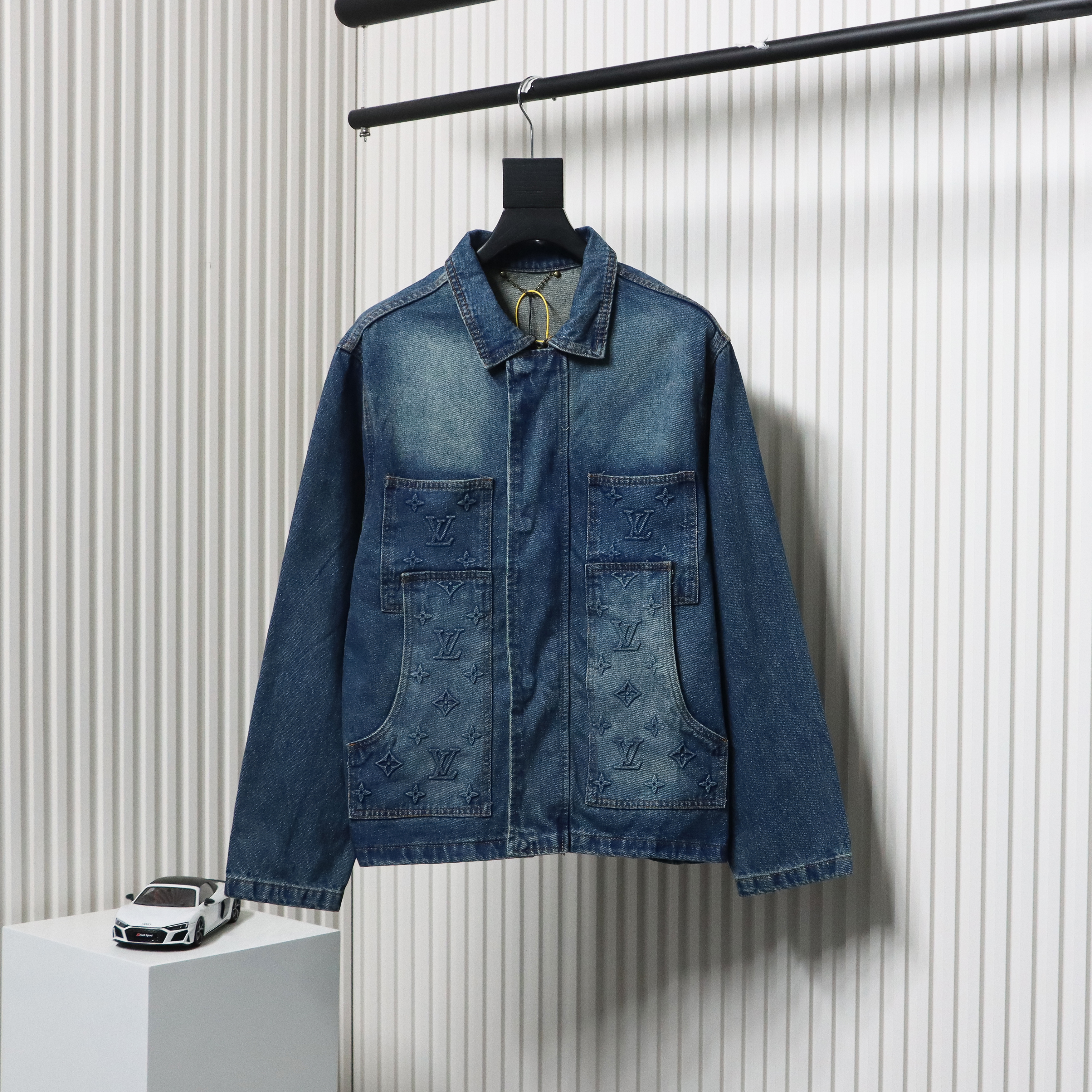 EM Sneakers Louis Vuitton LV Jacket Embossed Denim