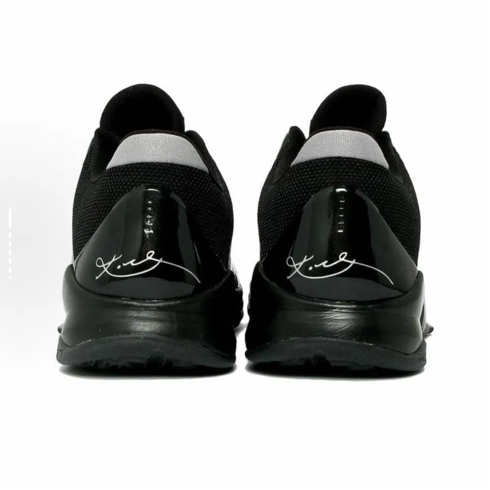 EM Sneakers Nike Kobe 5 Blackout