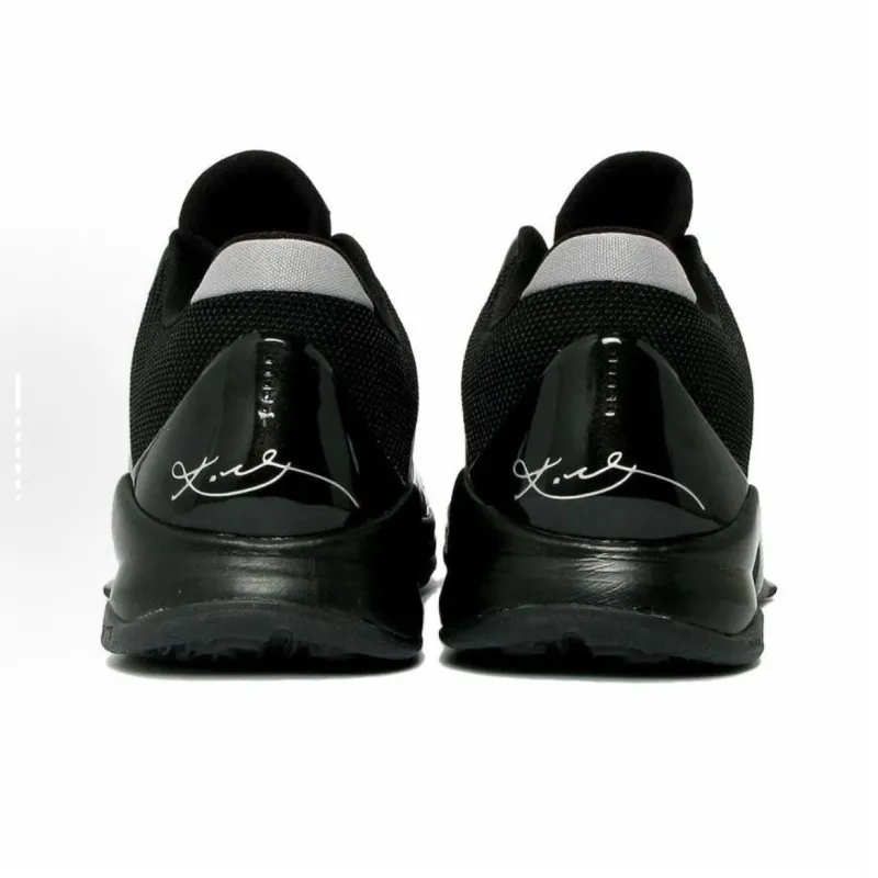 EM Sneakers Nike Kobe 5 Blackout