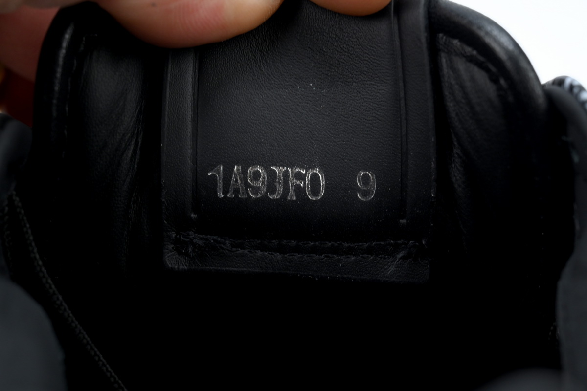 EM Sneakers Louis Vuitton Run Away Black White