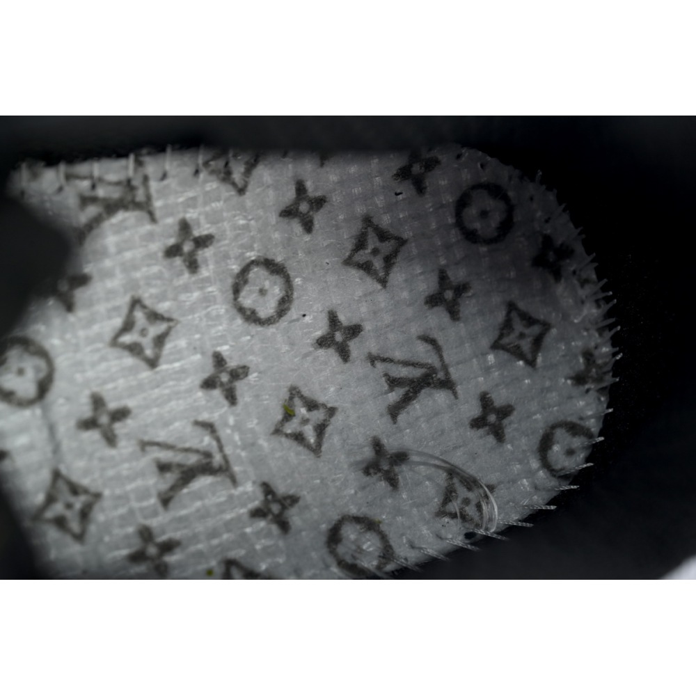 EM Sneakers Louis Vuitton Run Tatic Black