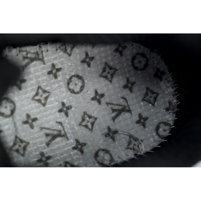 EM Sneakers Louis Vuitton Run Tatic Black