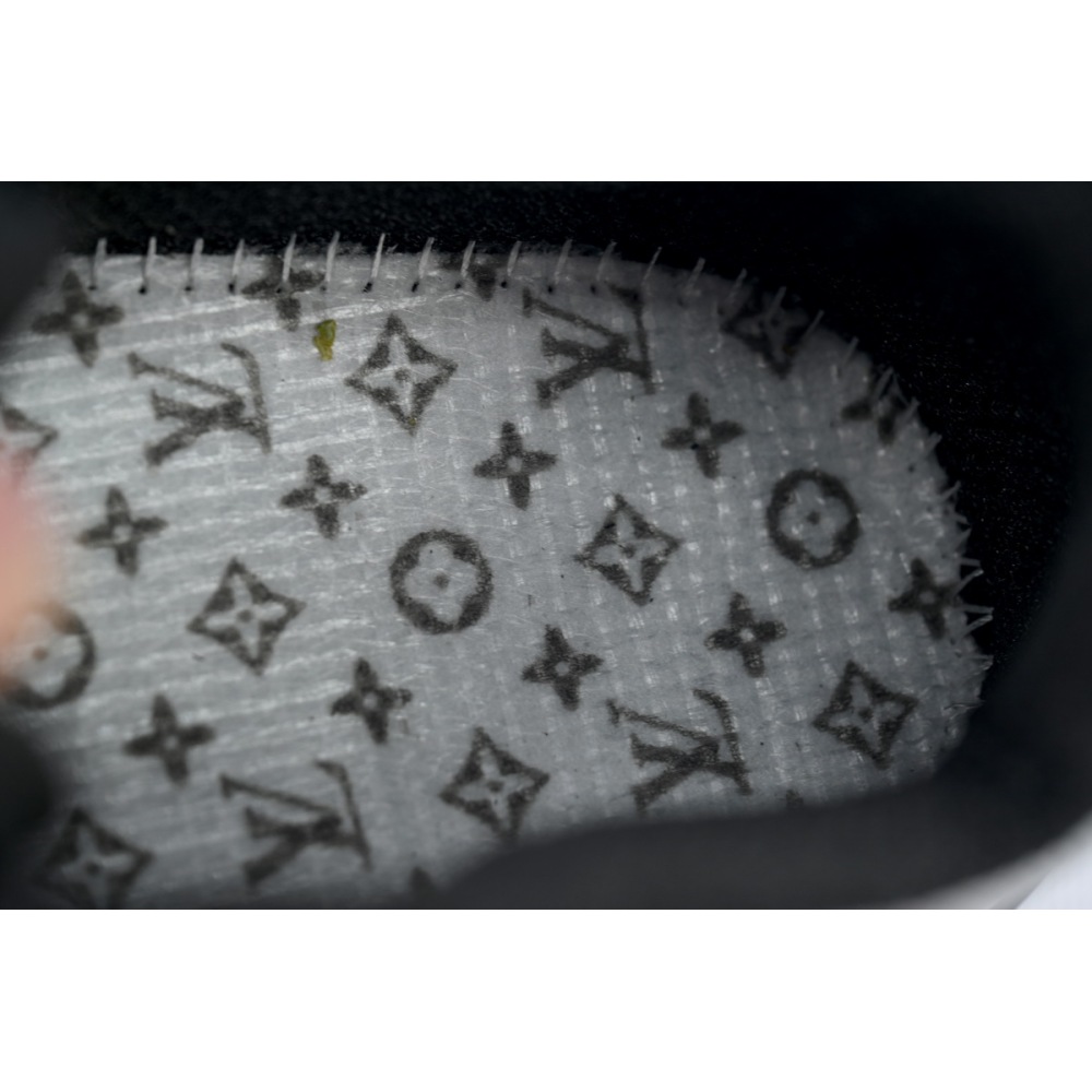 EM Sneakers Louis Vuitton Run Tatic Black Silver