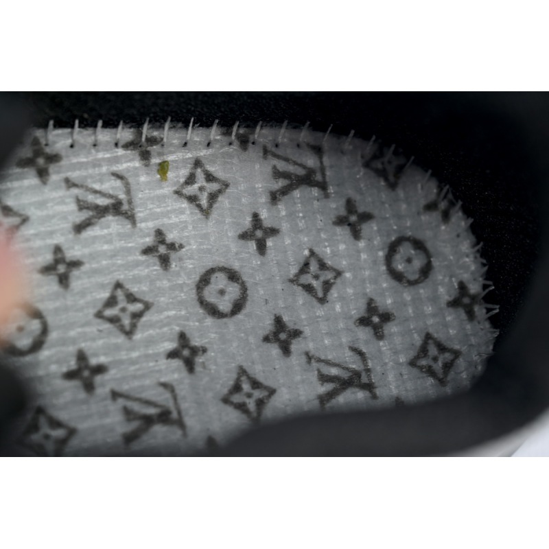 EM Sneakers Louis Vuitton Run Tatic Black Silver