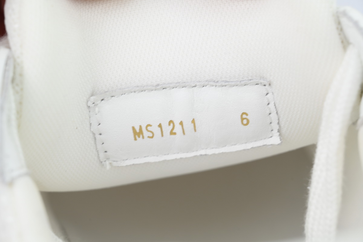 EM Sneakers Louis Vuitton Trainer Beige