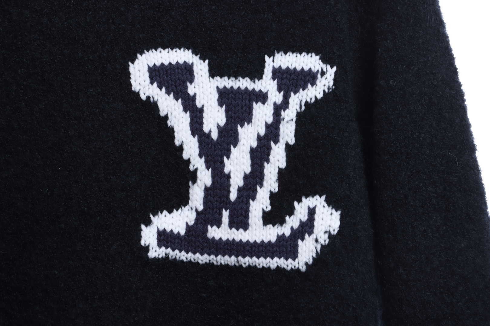 EM Sneakers Louis Vuitton Classic LOGO Sweater Black