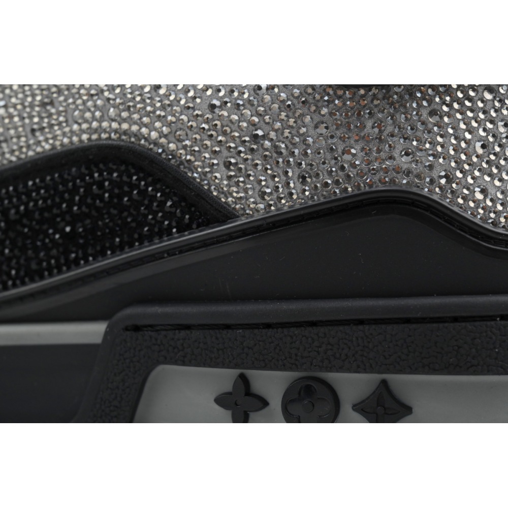 EM Sneakers Louis Vuitton Trainer Black Silver Diamond