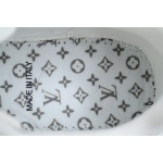 EM Sneakers Louis Vuitton Trainer White Rivets