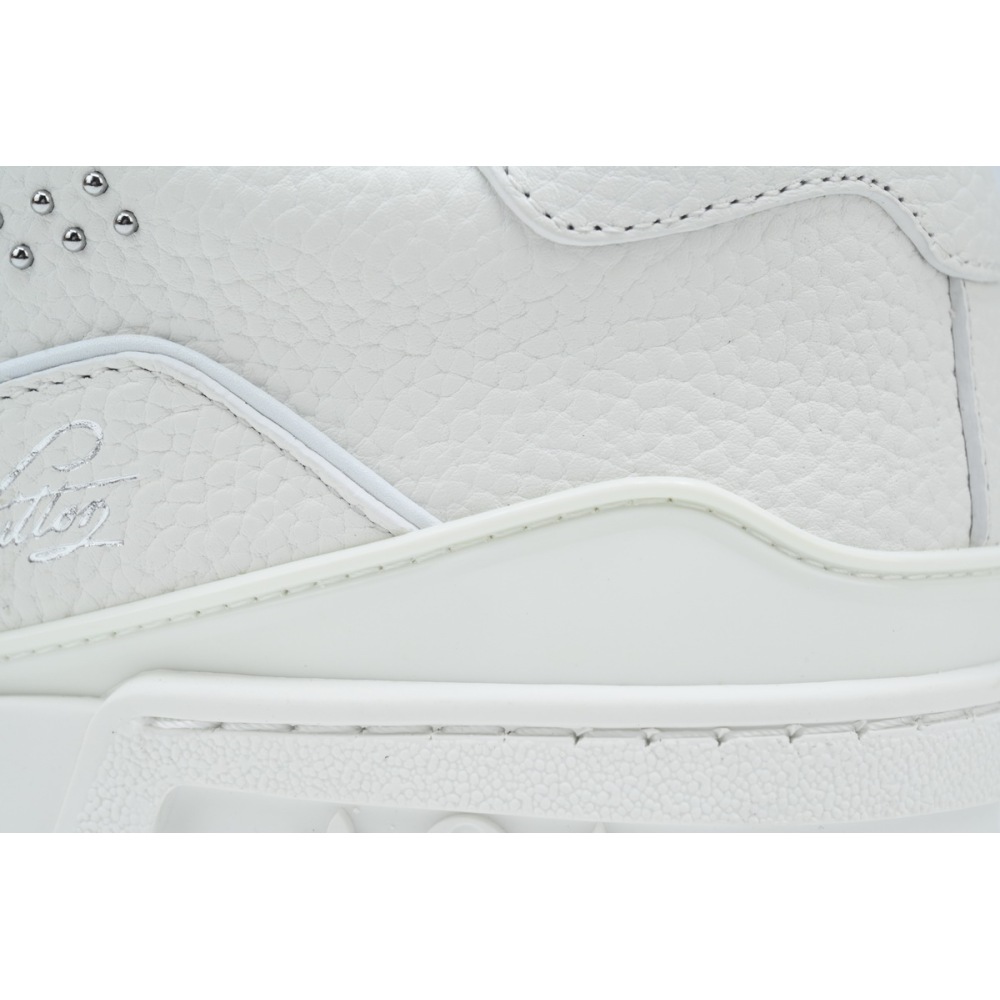 EM Sneakers Louis Vuitton Trainer White Rivets
