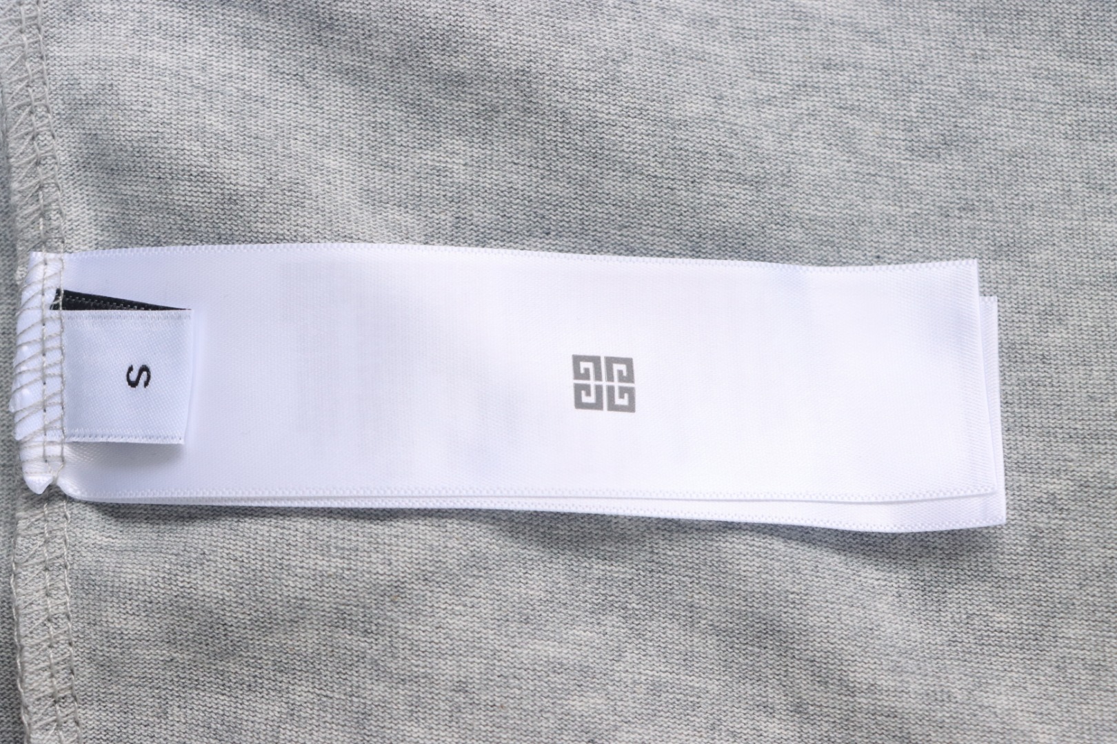 EM Sneakers Givenchy Eyelet Embroidery Round Neck Short Sleeve T-shirt Gray