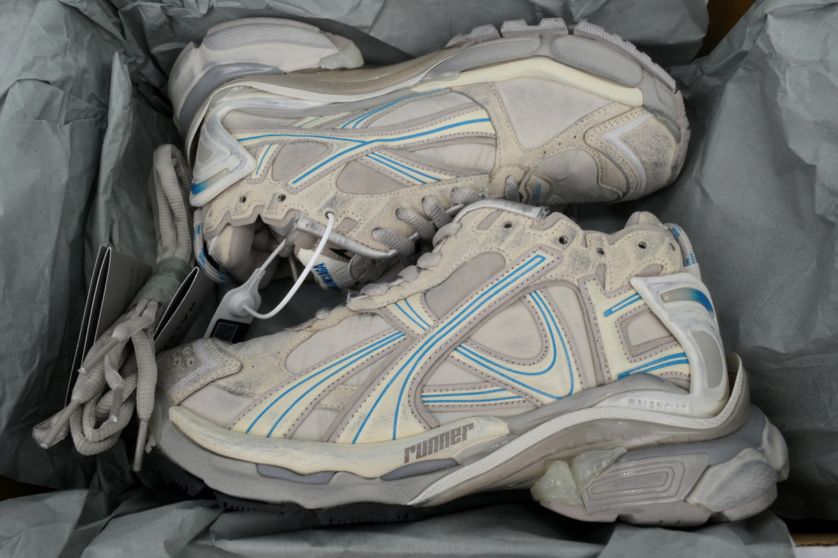 EM Sneakers Balenciaga Runner Sneaker Brown Blue