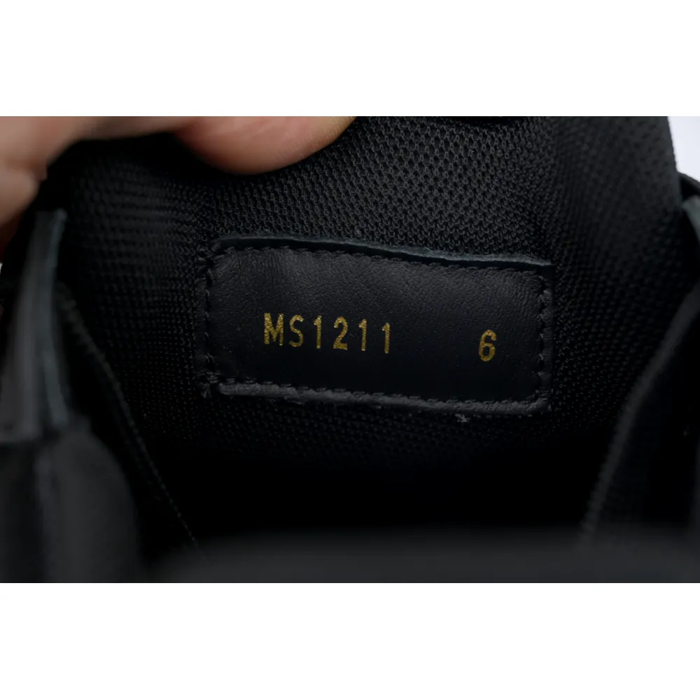 EM Sneakers Louis Vuitton Trainer Black Lychee Patent Leather