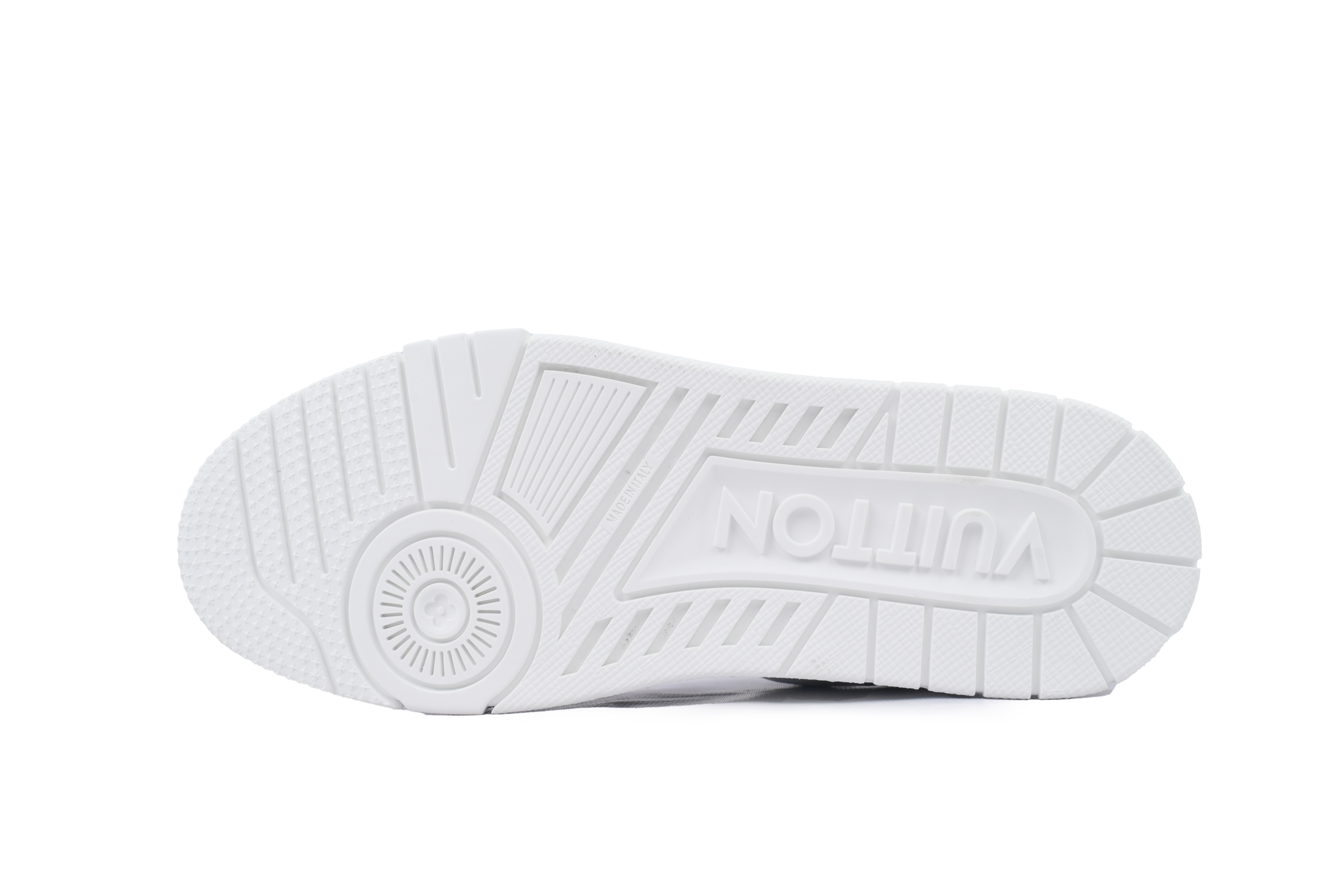 EM Sneakers Louis Vuitton Trainer White Lychee Lacquer Skin