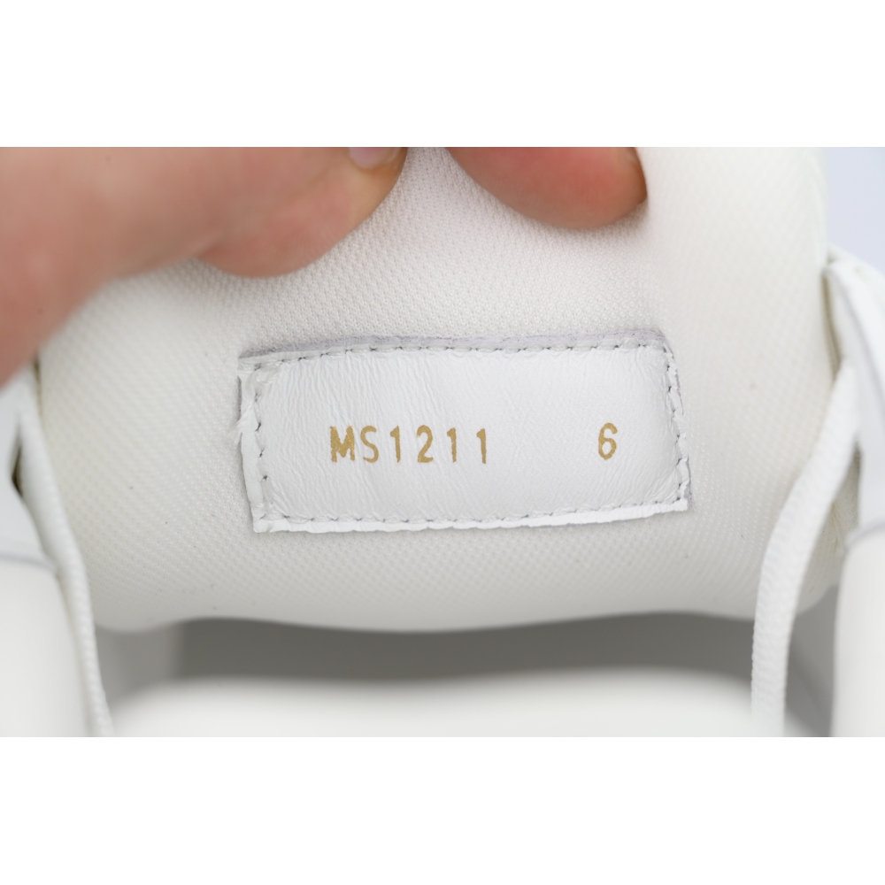 EM Sneakers Louis Vuitton Trainer White Lychee Lacquer Skin