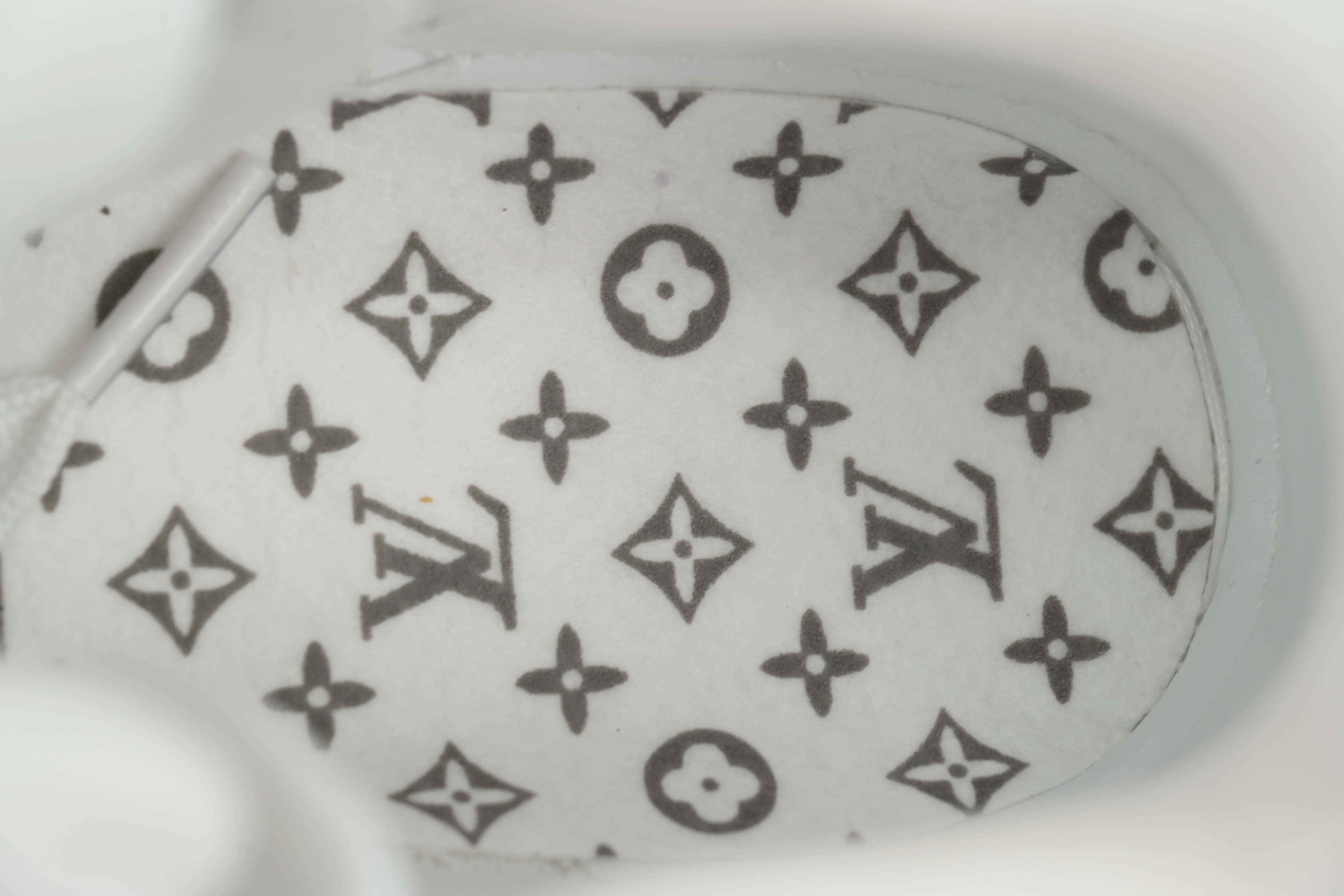 EM Sneakers Louis Vuitton Trainer Pink and White Cowboy