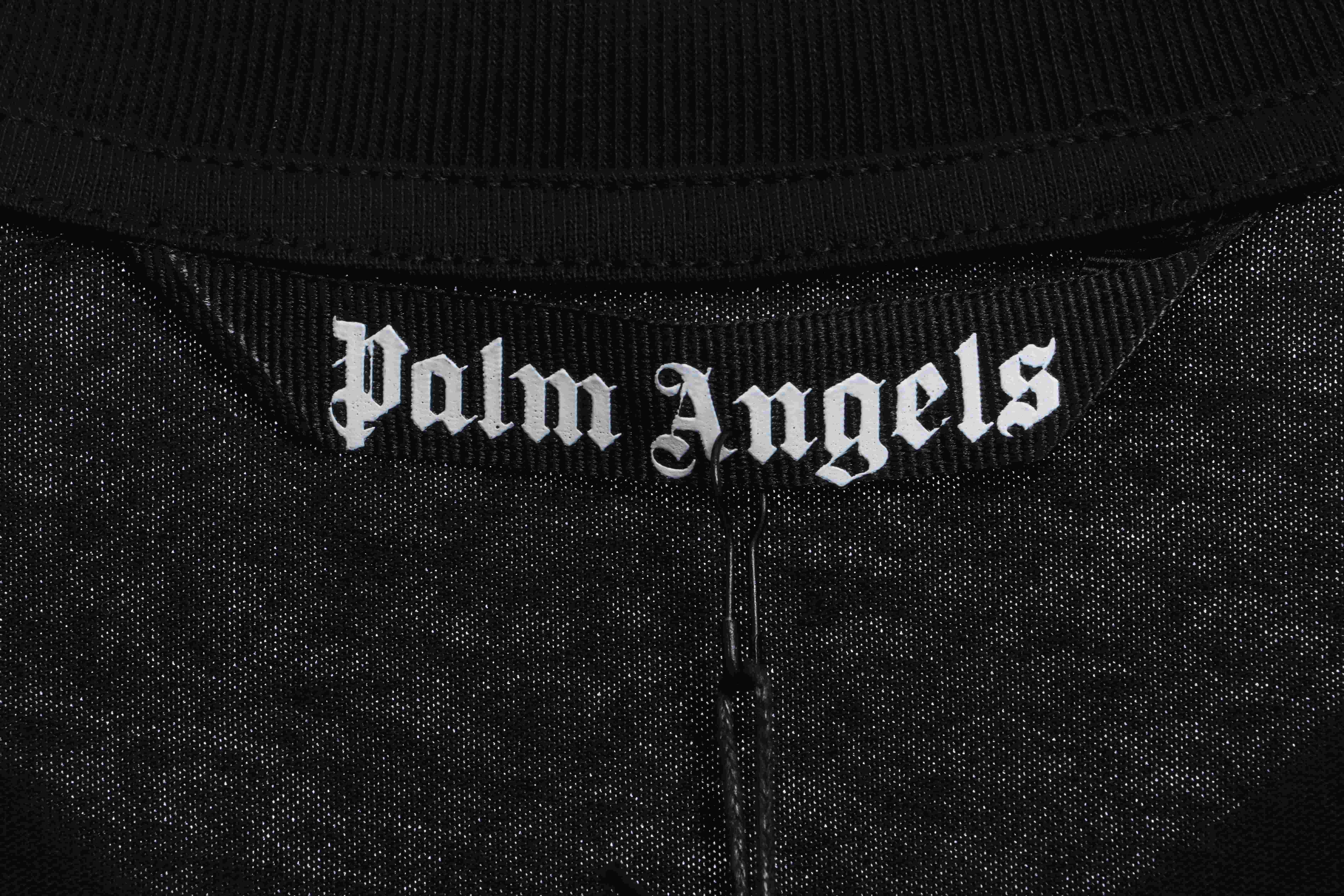EM Sneakers Palm Angels T-shirt Pink Heart Spray Paint Print Black