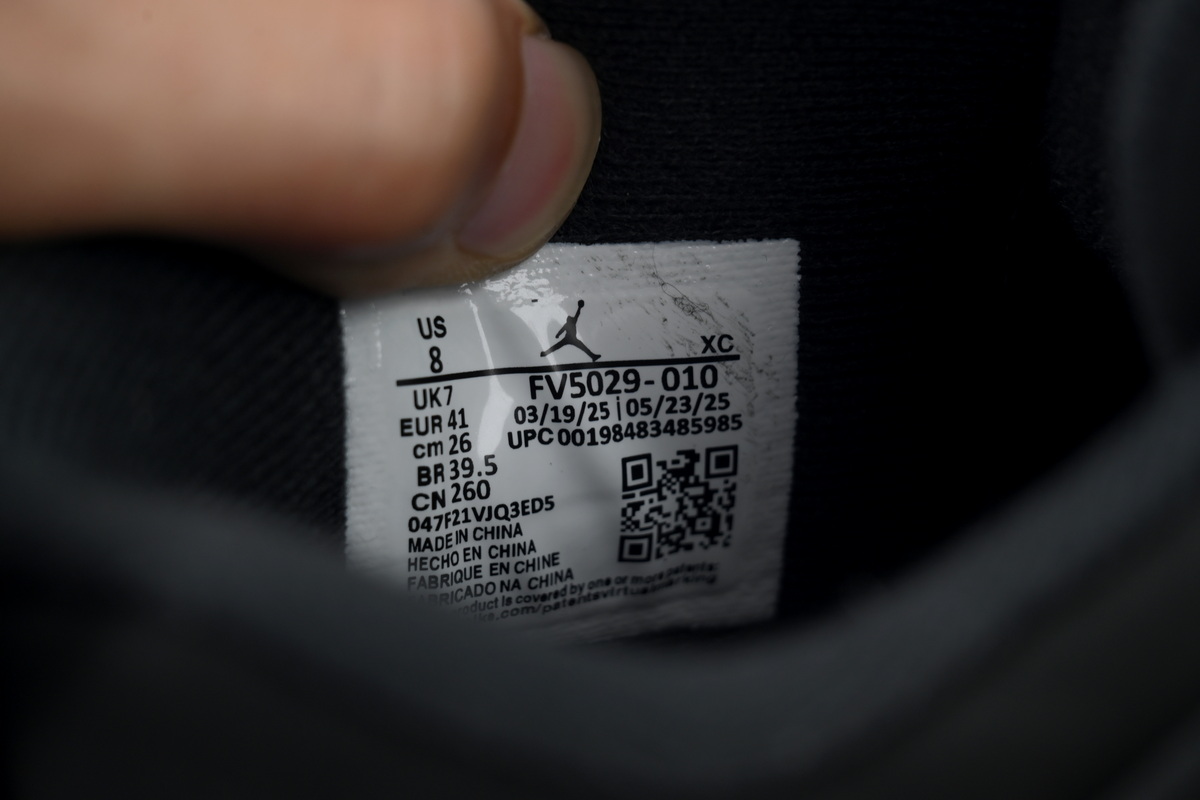 EM Sneakers Air Jordan 4 Black Cat (2025)