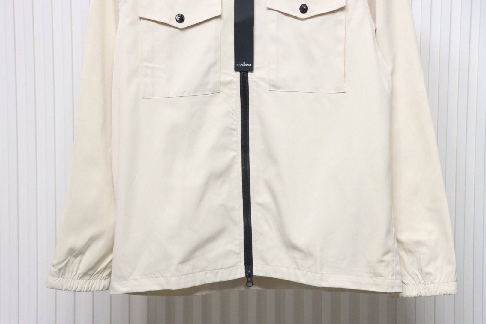 EM Sneakers Stone Island Shoulder Sleeve Badge Shirt Jacket Coat White