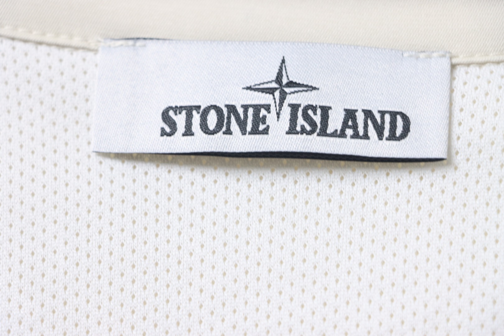 EM Sneakers Stone Island Shoulder Sleeve Badge Shirt Jacket Coat White