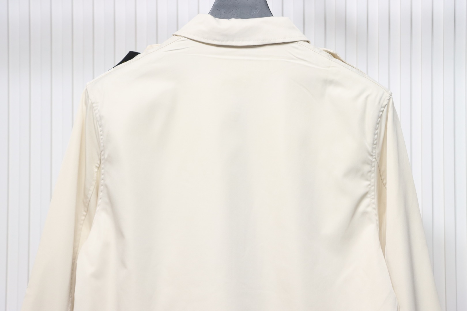 EM Sneakers Stone Island Shoulder Sleeve Badge Shirt Jacket Coat White