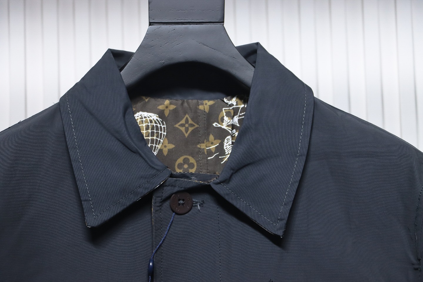 EM Sneakers Louis Vuitton LV Jacket 23FW Reversible Mid-Length Black