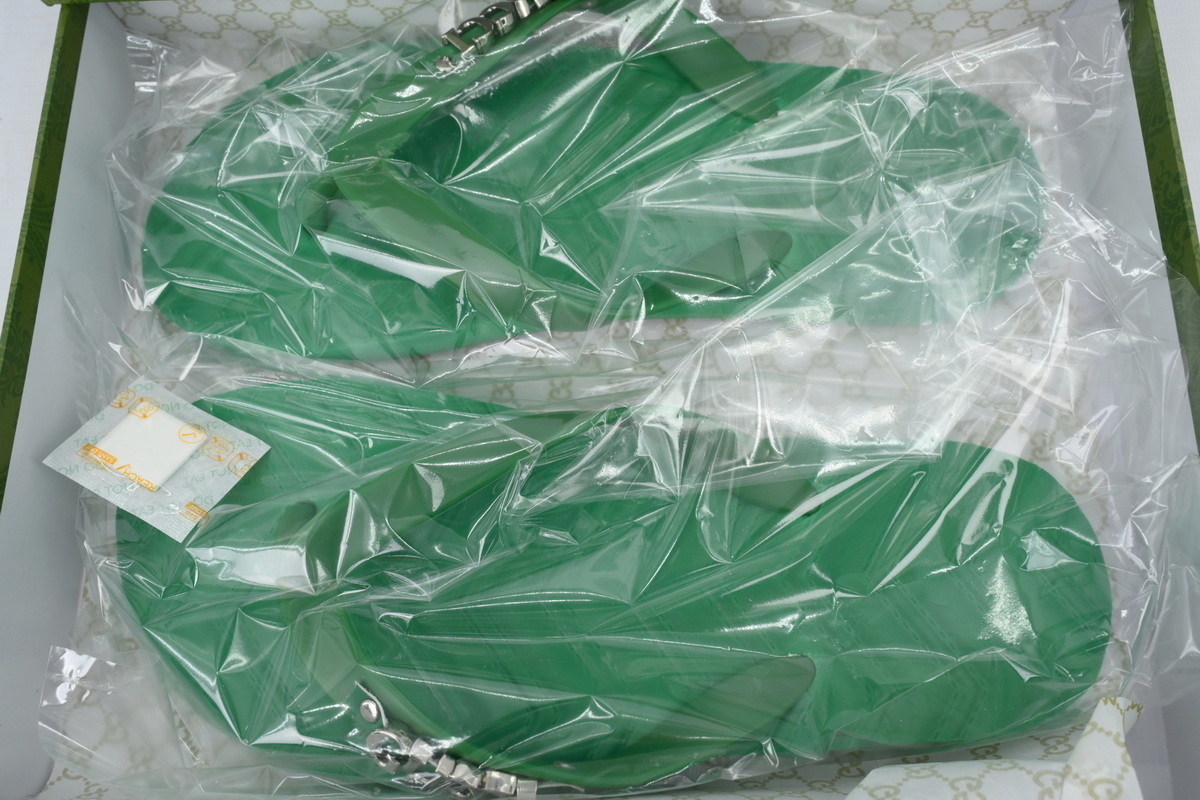 EM Sneakers Gucci Double G Logo Chevron Sandal Striped Green