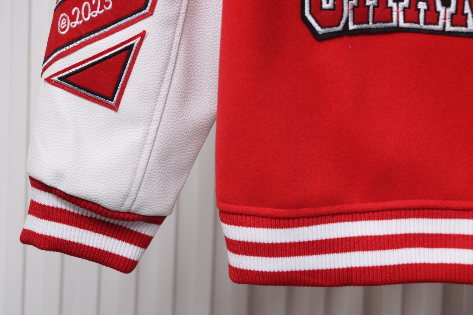 EM Sneakers Off-White Bulls Towel Embroidered Baseball Jacket Red and White