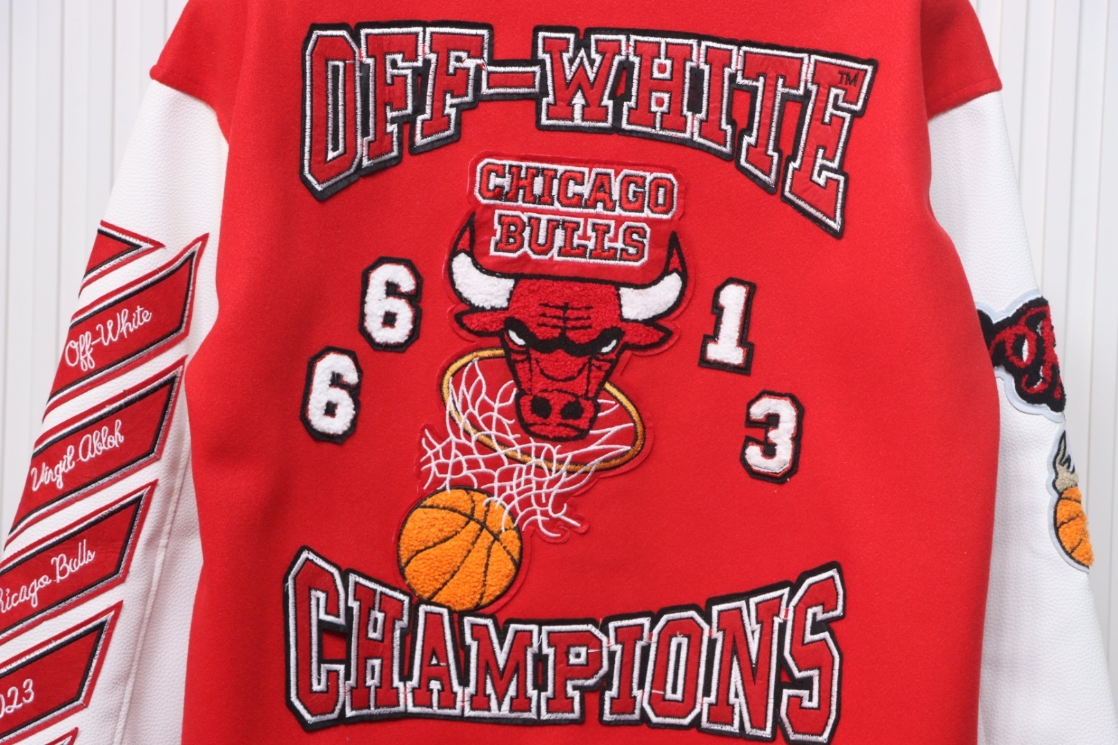 EM Sneakers Off-White Bulls Towel Embroidered Baseball Jacket Red and White