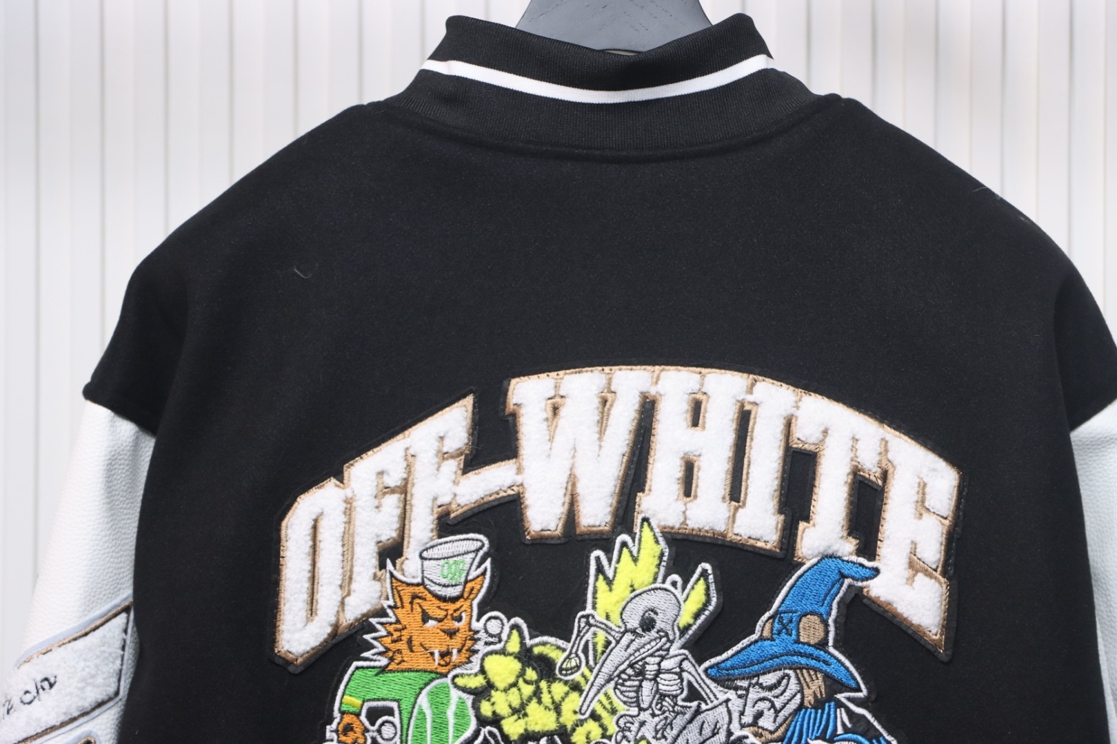 EM Sneakers Off-White Leather Sleeve Five-Pointed Star Baseball Jacket Black and White