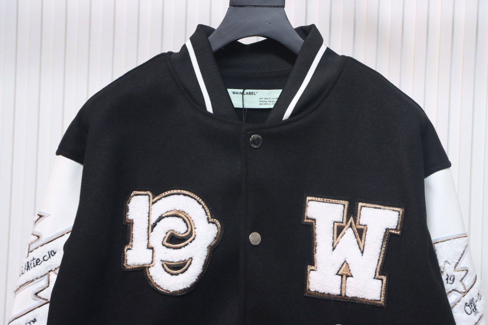 EM Sneakers Off-White Leather Sleeve Five-Pointed Star Baseball Jacket Black and White