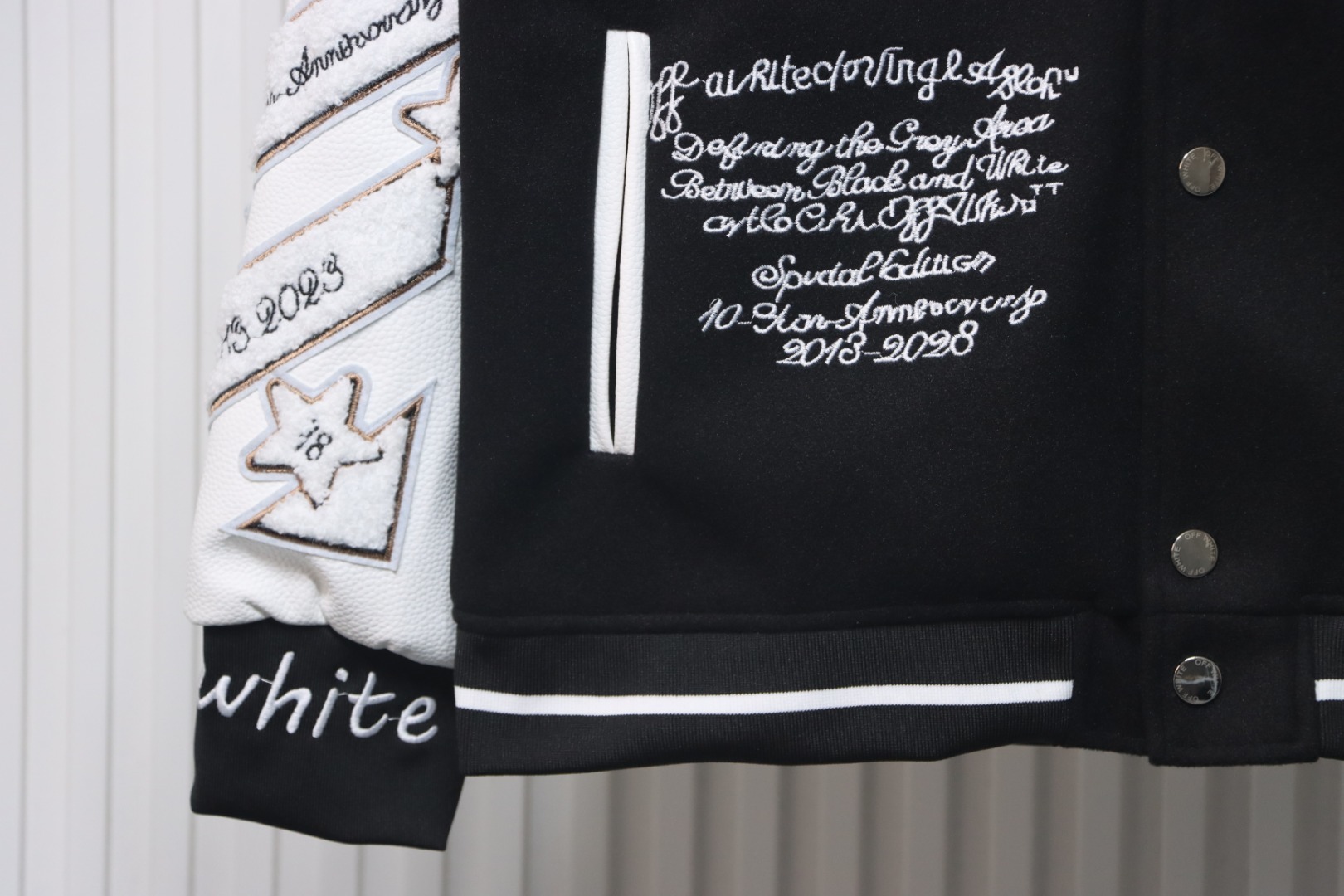 EM Sneakers Off-White Leather Sleeve Five-Pointed Star Baseball Jacket Black and White