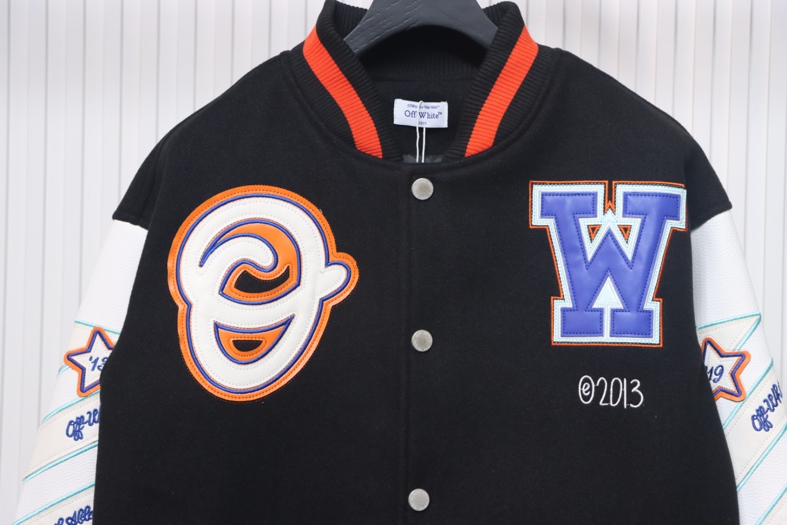 EM Sneakers Off-White Leather Sleeve Five-Pointed Star Baseball Jacket Black and White and Red