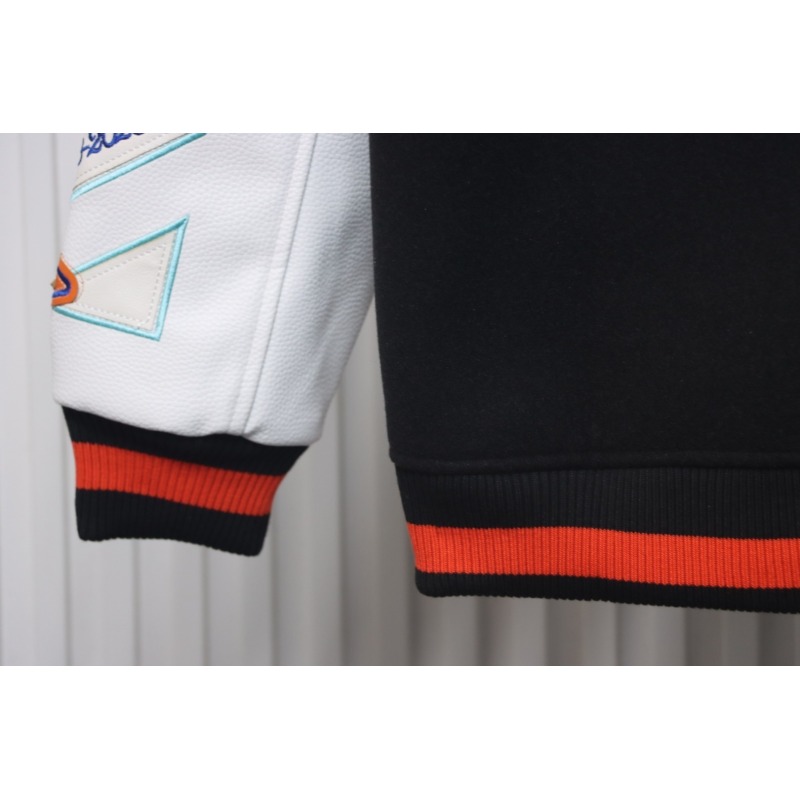 EM Sneakers Off-White Leather Sleeve Five-Pointed Star Baseball Jacket Black and White and Red