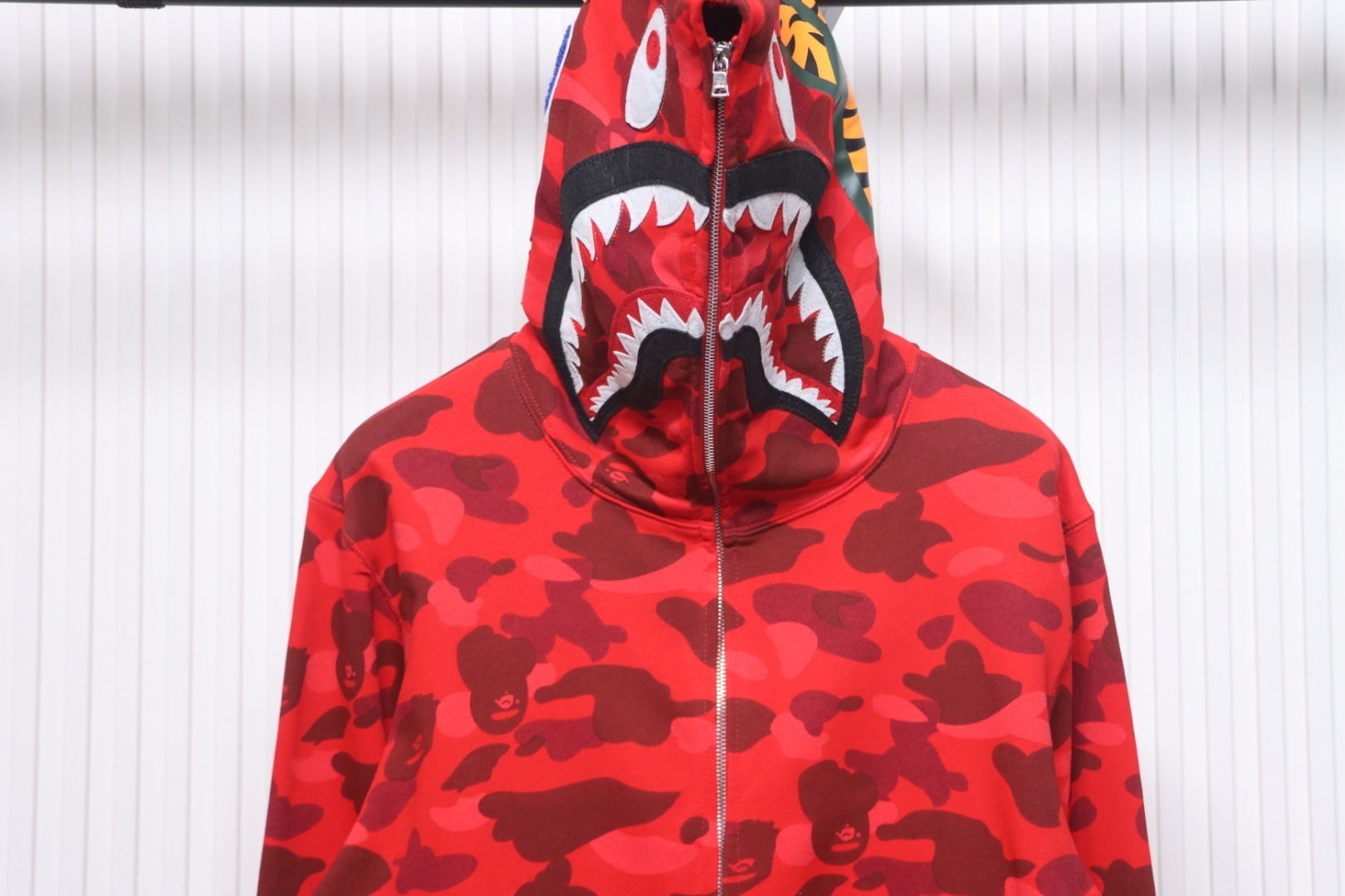 EM Sneakers BAPE Shark Head Tiger Head Zipper Camouflage Single Hoodie Red