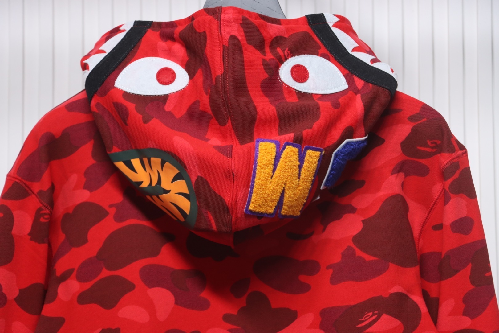 EM Sneakers BAPE Shark Head Tiger Head Zipper Camouflage Single Hoodie Red