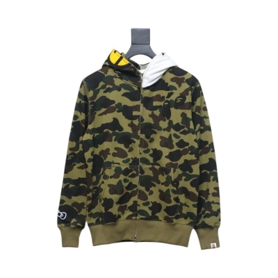 EM Sneakers BAPE Hell Kitty Camouflage Zip-Up Hoodie Green 01
