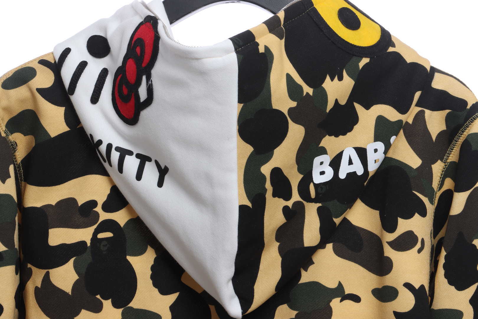 EM Sneakers BAPE Hell Kitty Camouflage Zip-Up Hoodie Yellow
