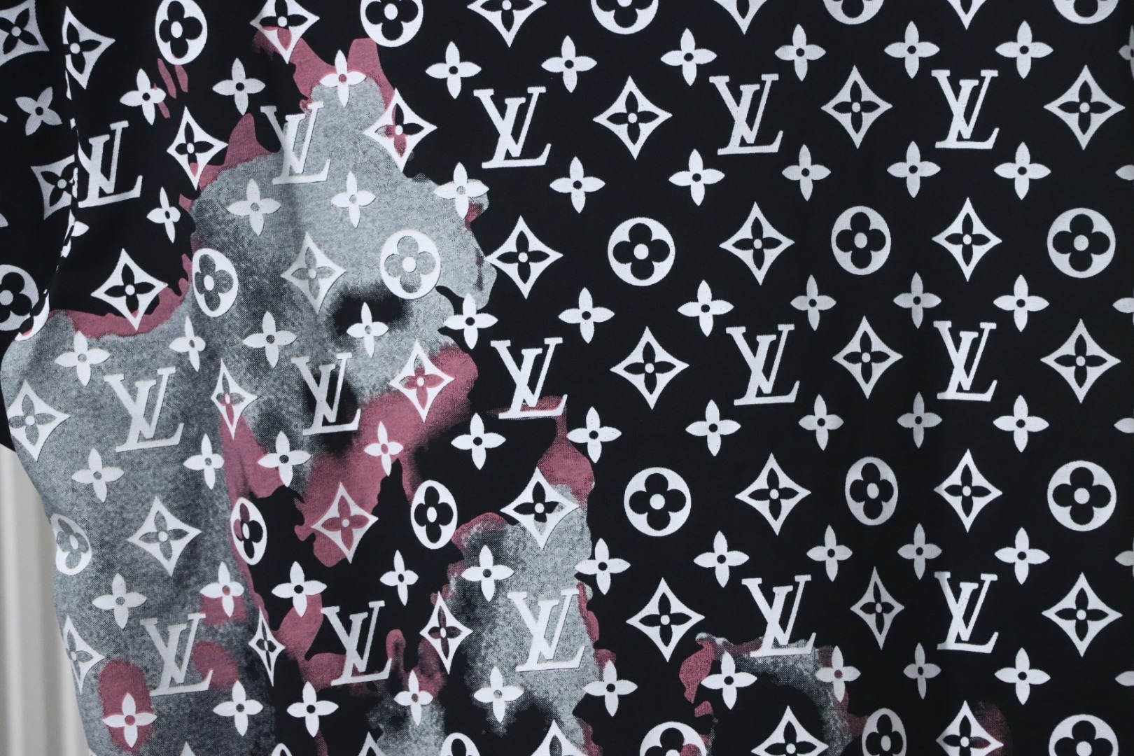 EM Sneakers Louis Vuitton 25ss Fire Cloud Monogram All-Over Print T-Shirt