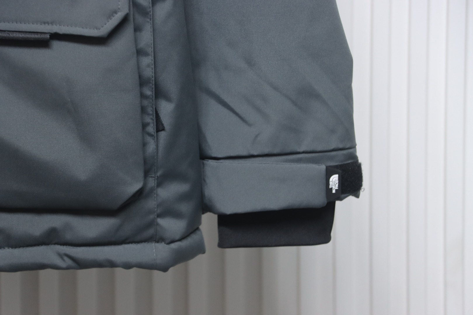 EM Sneakers The North Face POLAR Waterproof and Windproof Workwear Multi-pocket Drawstring Hooded Down Jacket Dark Grey