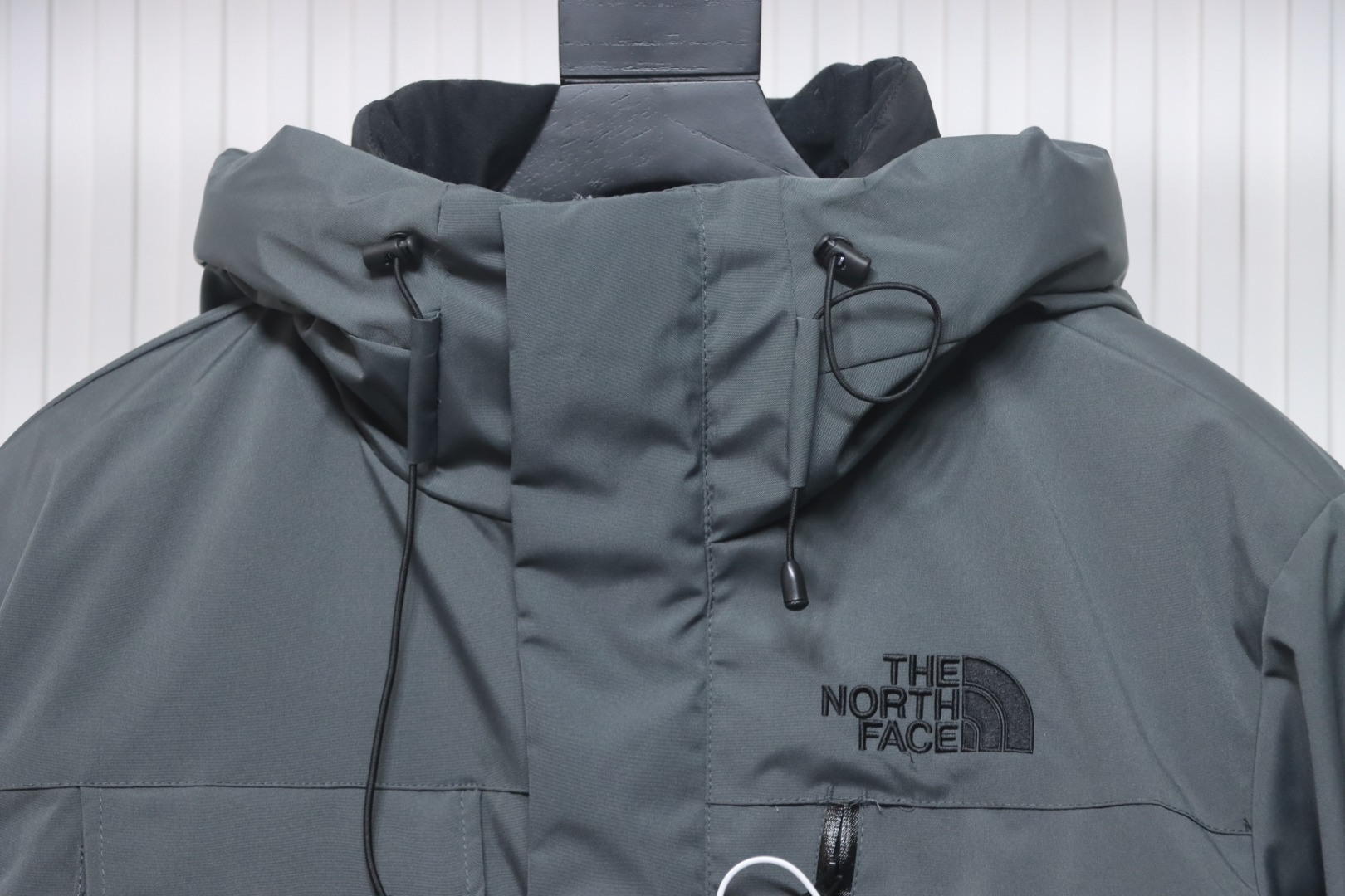 EM Sneakers The North Face POLAR Waterproof and Windproof Workwear Multi-pocket Drawstring Hooded Down Jacket Dark Grey