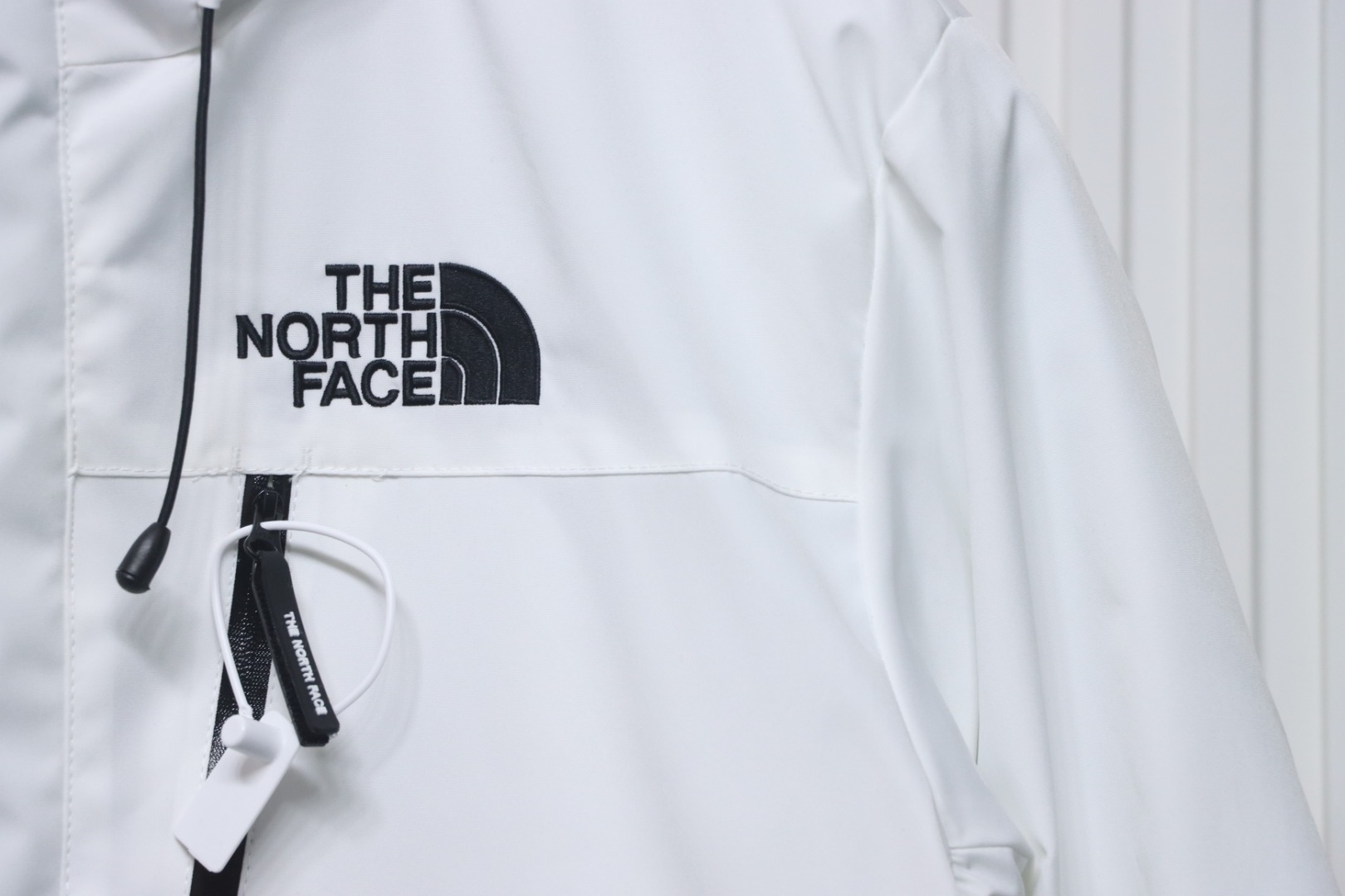 EM Sneakers The North Face POLAR Waterproof and Windproof Workwear Multi-pocket Drawstring Hooded Down Jacket White