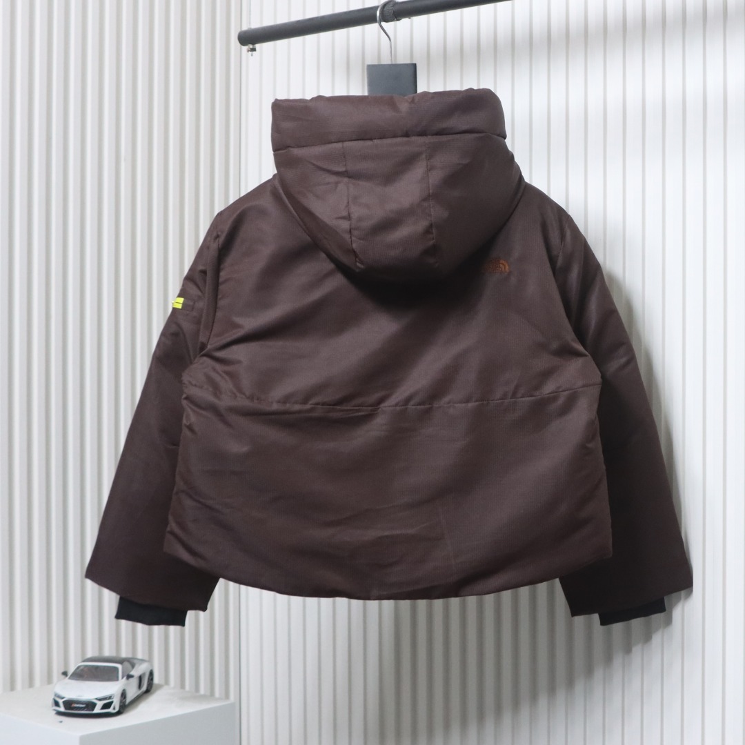 EM Sneakers The North Face TF Outdoor UE Pioneer Design Contrast Color Down Jacket Brown