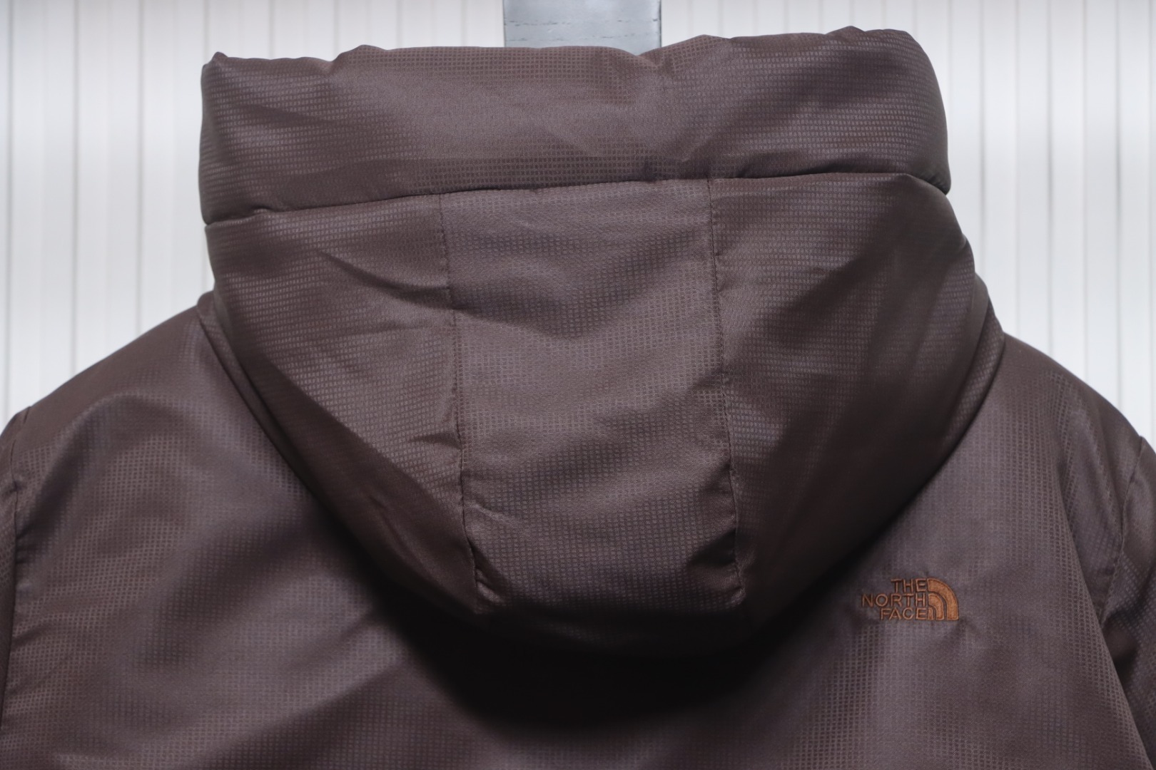 EM Sneakers The North Face TF Outdoor UE Pioneer Design Contrast Color Down Jacket Brown