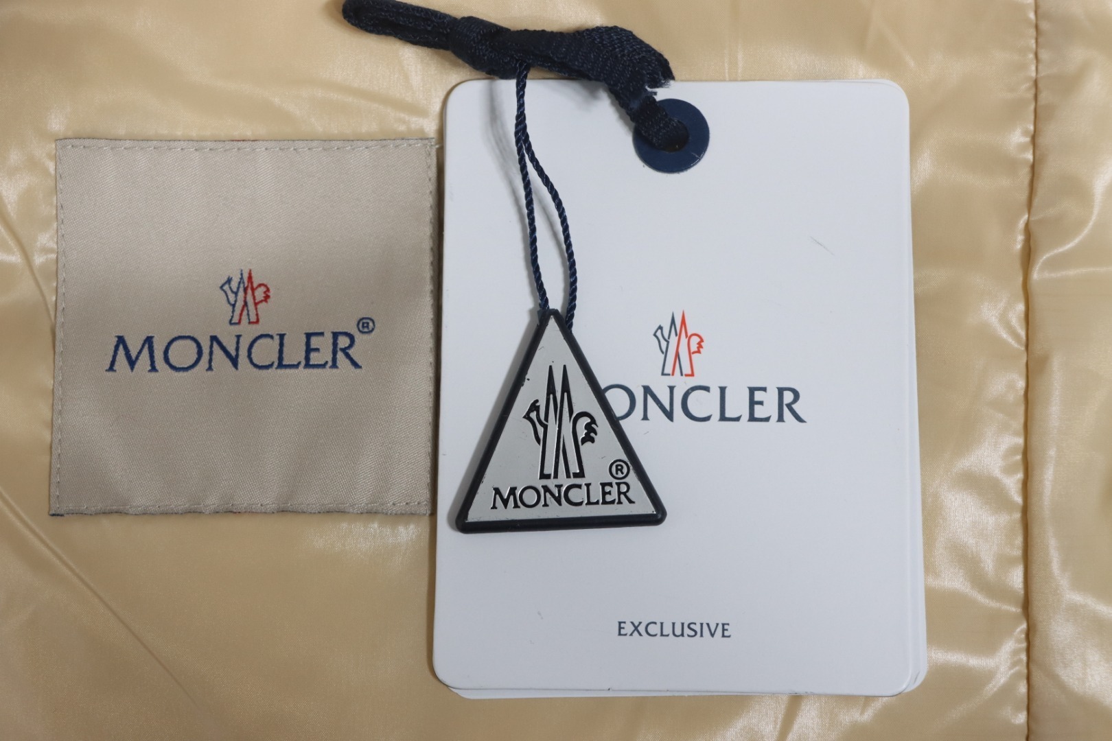 EM Sneakers Moncler Abbadia Maya Down Jacket White