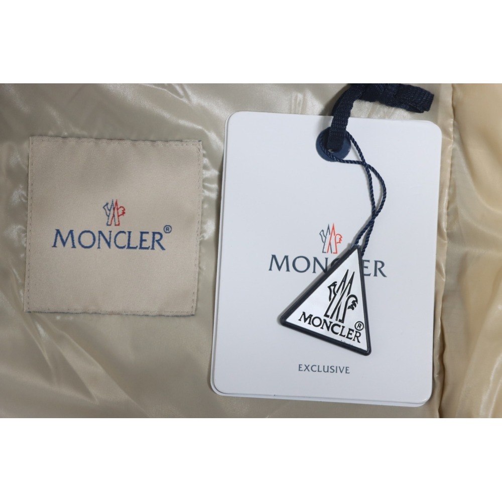 EM Sneakers Moncler Maya Lacquered Down Jacket Black