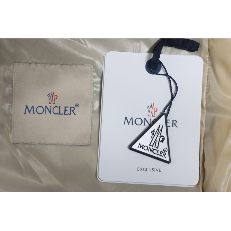 EM Sneakers Moncler Maya Lacquered Down Jacket Black