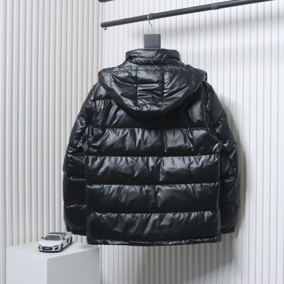 EM Sneakers Prada 21fw Classic Triangle Logo Detachable Down Jacket Black