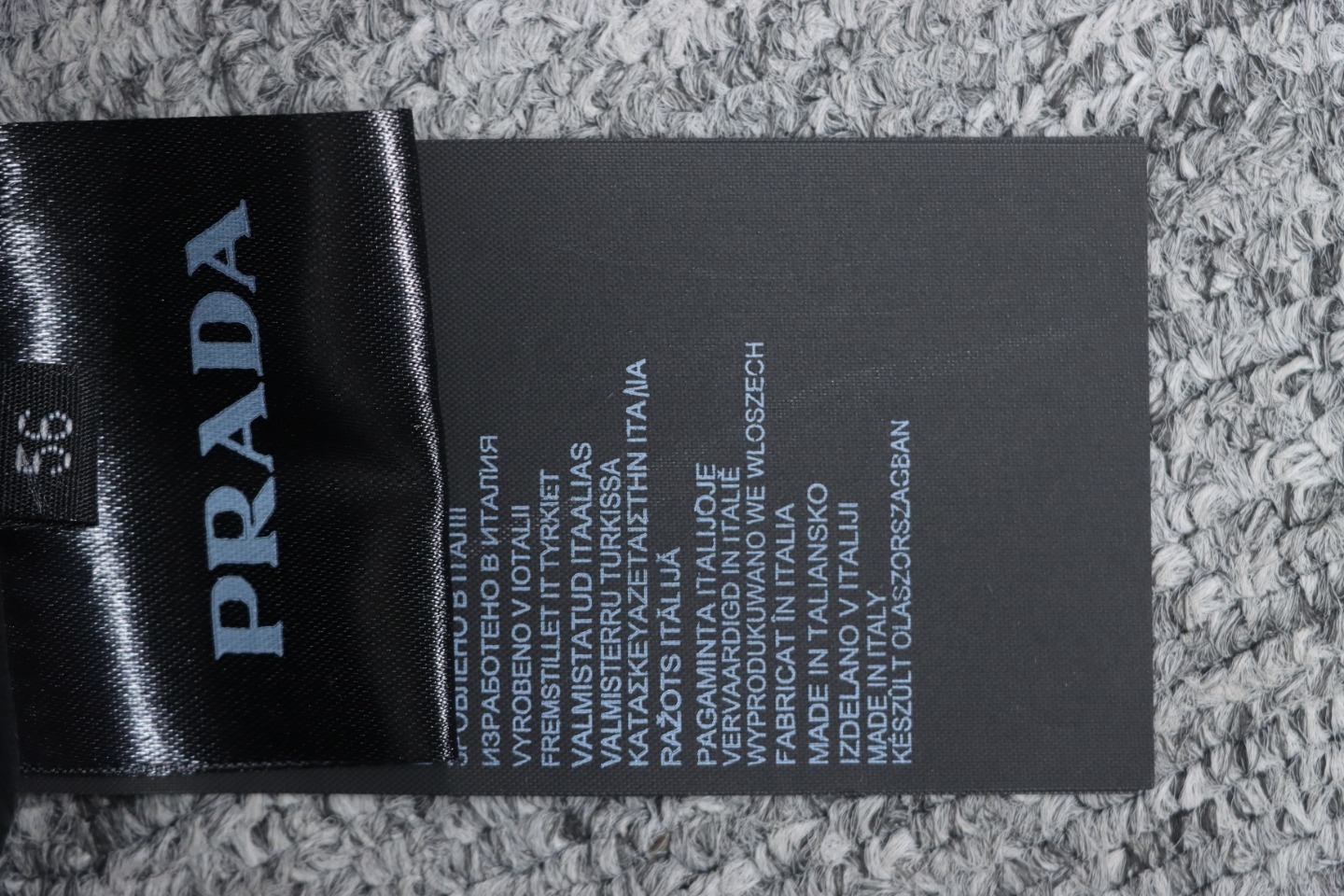 EM Sneakers Prada 21fw Classic Triangle Logo Detachable Down Jacket Black