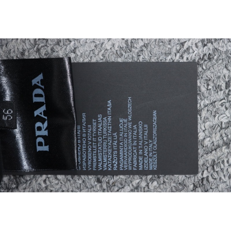 EM Sneakers Prada 21fw Classic Triangle Logo Detachable Down Jacket Black