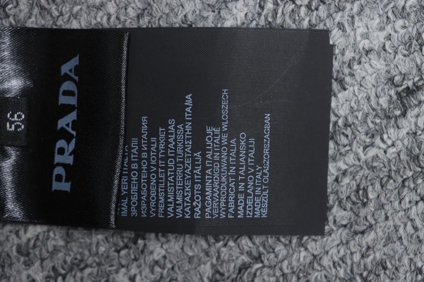 EM Sneakers Prada 21fw Classic Triangle Logo Detachable Down Jacket White